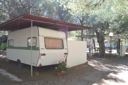 vieste caravan attrezzata - esterno